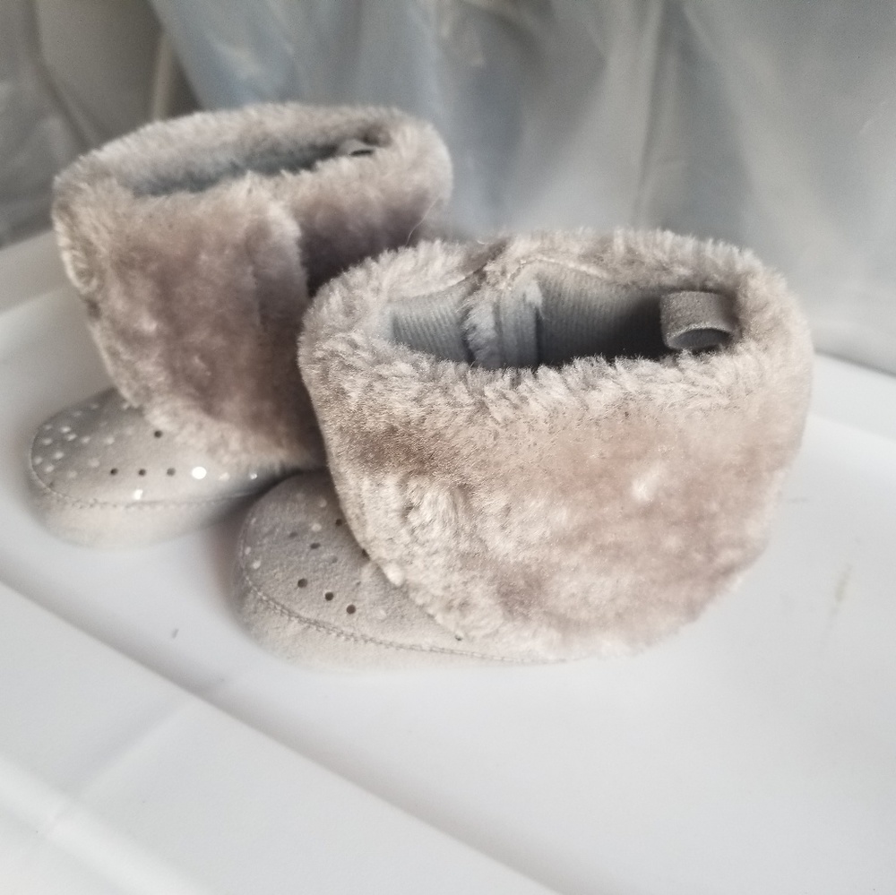 Grey fuzzy infant boots